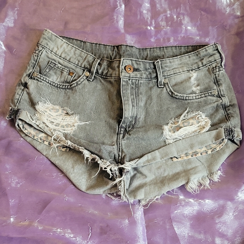 H&M Gray Jean Shorts Distressed Vintage Look